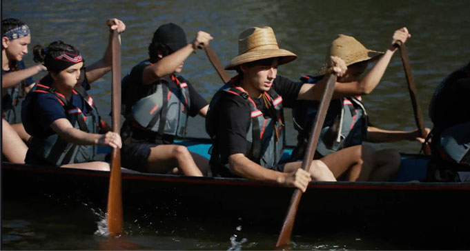 A vaper's poor endurance throws his canoeing team out of rhythm